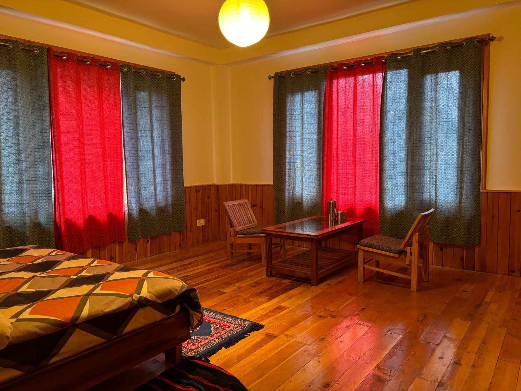 Toshim Homestay Sāngla Exterior photo