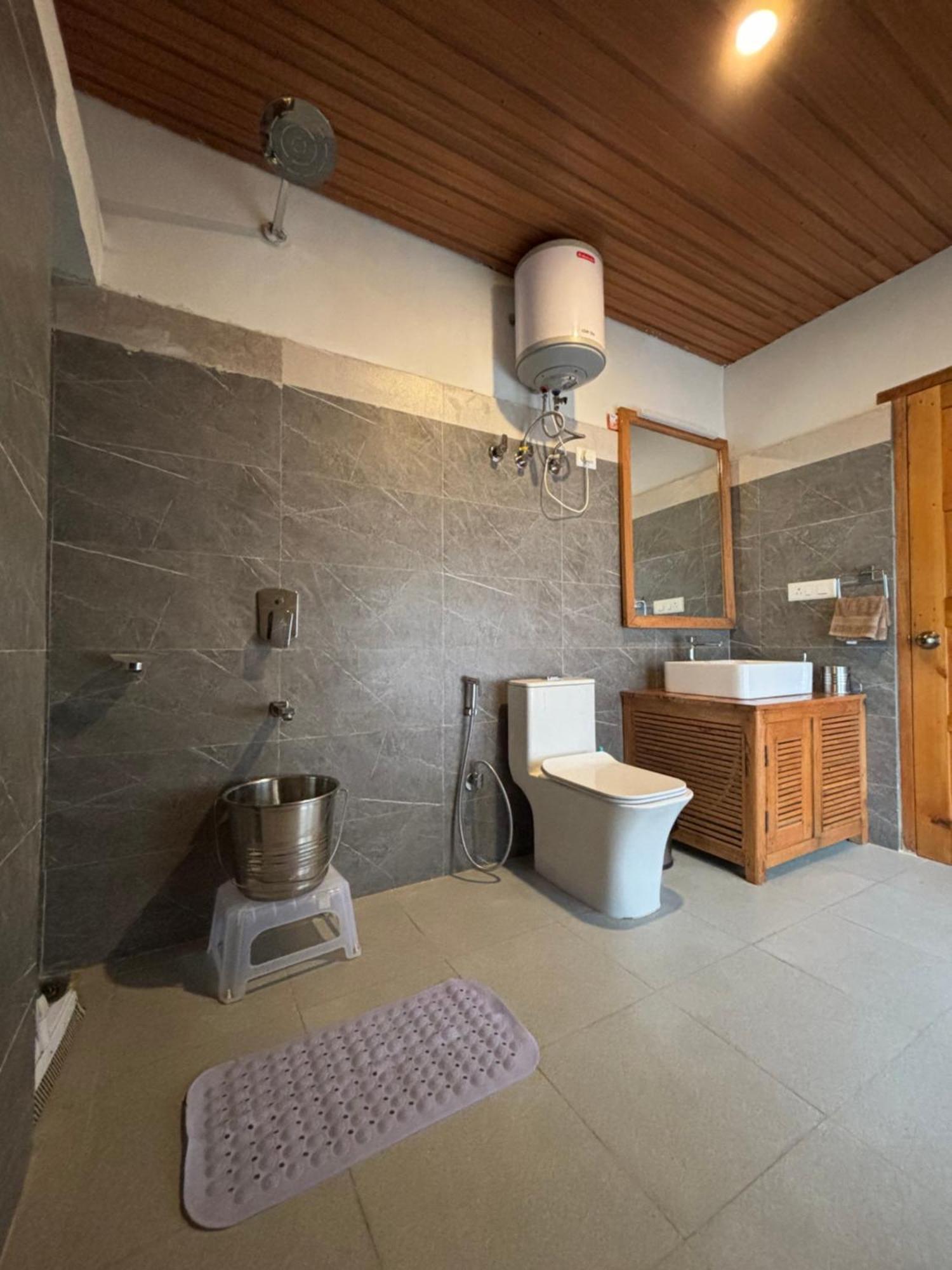 Toshim Homestay Sāngla Exterior photo